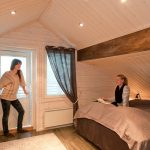 huvila villa 2 yläkerran makuuhuone vuokatti